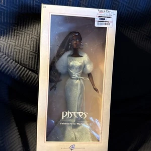 Muñeca Barbie Piscis 2004 etiqueta rosa afroamericana signo zodiacal nueva en caja - Imagen 1 de 4