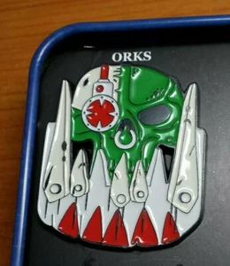 Orks Liber Xenologis Pin Badge Janus Draik Collection warhammer - Picture 1 of 1