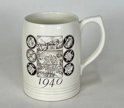 1940 WEDGWOOD KEITH MURRAY VICTOR SKELLERN FACTORY IN A GARDEN TANKARD - Image 1 of 4