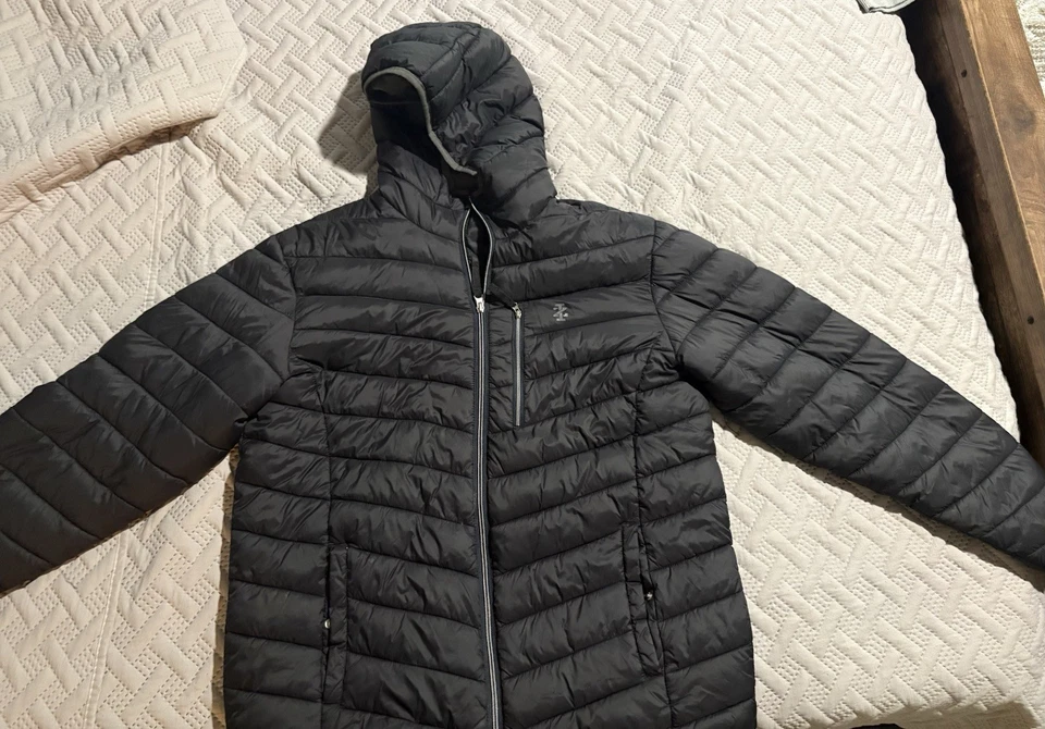 IZOD Chaqueta acolchada con capucha acolchada nueva, grande, negro carbón, IZ3911 Foto 1 de 4