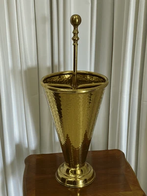 Un soporte para paraguas de latón estilo vintage/antiguo Foto 1 de 3