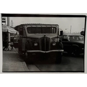 Lieferwagen Fundfoto Oldtimer Autotransport Straße Parkplatz - Bild 1 von 6