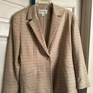 Nygard Collection Tan Lined Suit Jacket & Skirt, Size 16, Great Condition!!! - Picture 1 of 3