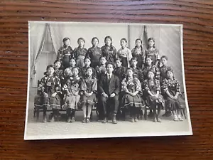 ANTIQUE CHINESE PHOTO YOUNG GIRLS W/MALE TEACHER KIMONO DRESSES TURN OF CENTURY - Picture 1 of 11