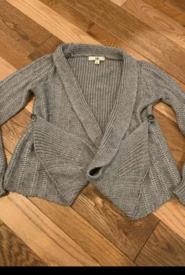 Cárdigan suéter envolvente gris pequeño Ya Los Angeles Foto 1 de 4