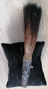 Gamsbart, Hutanstecker für Jägerhut, Hutnadel mit Rehbock und Enzianblüten - Bild 1 von 7