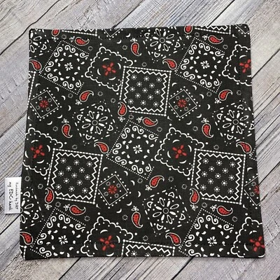 EDC HANK CON RESPALDO DE MICROFIBRA 8” - PAÑUELO DISEÑO BANDANA NEGRO CON ROJO Y BLANCO Foto 1 de 2