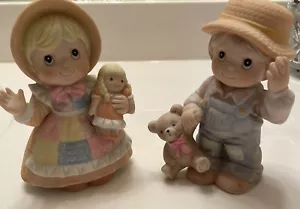 Figuras de retazos de porcelana Homco 1403 niña con muñeca y niño con oso - Imagen 1 de 6