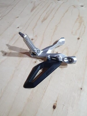 BMW S1000RR 2022 estriba izquierda con montaje 8568715-02 46718568701 se adapta a 20-23 Foto 1 de 4