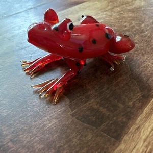 Hand Blown Art Glass Spotted Bright Red Frog Black Spots Figurine 2" Long New! - Picture 1 of 6