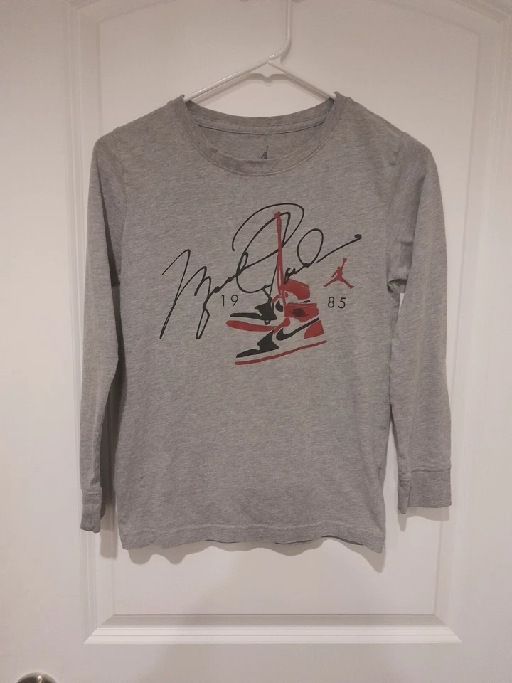 Nike Air Jordan Boys T-shirt Size Medium Gray Long Sleeve Sneakers - Image 1 of 4