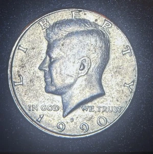 1990 P Kennedy Half Dollar Off Center Strike Error Coin - Picture 1 of 2