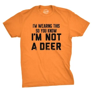 Camiseta Para Hombres Im Wearing This So You Know Im Not A Deer Divertida Naranja Broma de Caza - Imagen 1 de 7