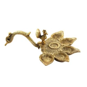 Diya de metal estilo antiguo con mango de pavo real pieza de exhibición estatua dorada - Imagen 1 de 3
