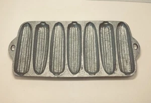 Molde para pan de maíz de aluminio fundido vintage para magdalenas 7 barras sin marca - Imagen 1 de 4