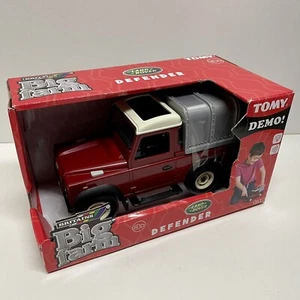 TOMY BIG FARM BRITAINS - Véhicule Land Rover Defender 1:16 Lumineux Et Sonore 3+ - Foto 1 di 9