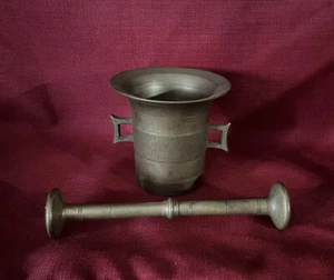 Vintage Antique HEAVY SOLID BRASS Apothecary MORTAR & PESTLE COLLECTIBLE - Picture 1 of 14