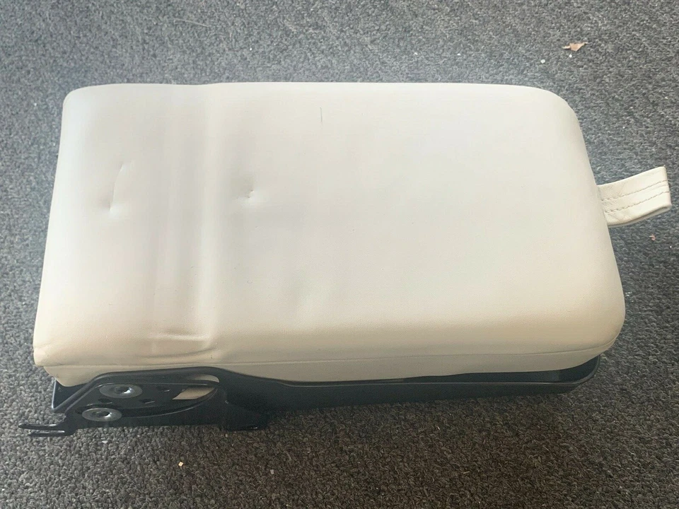 2008-2015 VOLVO S80 заднее центральное сиденье подлокотник подстаканник держатель бежевый OEM - Изображение 1 из 4