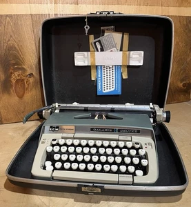 1960s? Smith Corona Galaxie Deluxe Typewriter Working Fair Key Locking Case - Picture 1 of 7