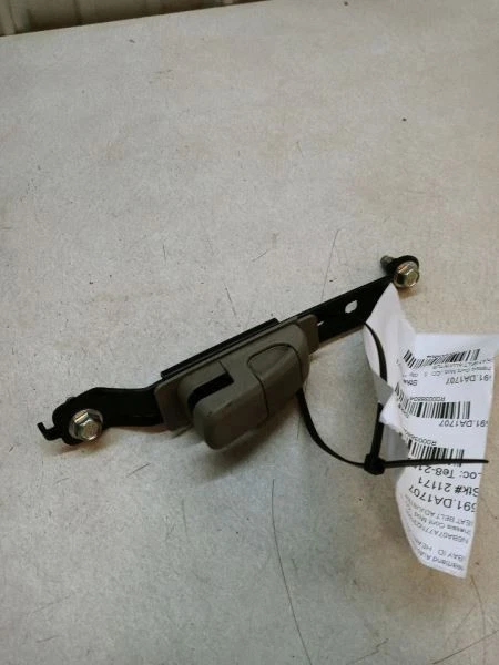 Nissan Titan Armada 2007 ajustador de cinturón de seguridad de pasajero OEM Foto 1 de 4