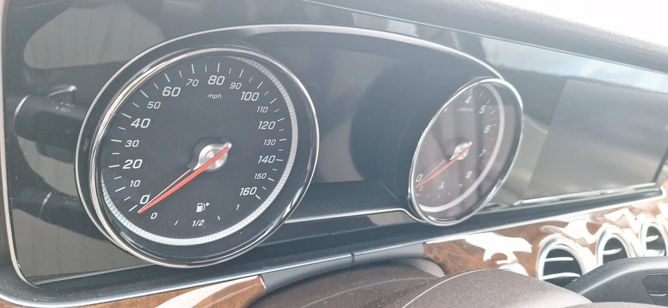 Clase E OE 2017 velocímetro calibre panel 88 k millas Mercedes-Benz Foto 1 de 4