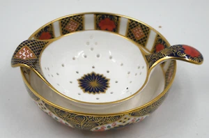 BEAUTIFUL ROYAL CROWN DERBY OLD IMARI 1128 TEA STRAINER & BOWL 1st QTY UNUSED - Bild 1 von 5