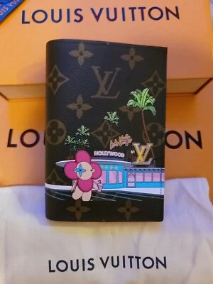 Porta billetera y pasaporte Louis Vuitton Vivienne Holiday Hollywood  Foto 1 de 4