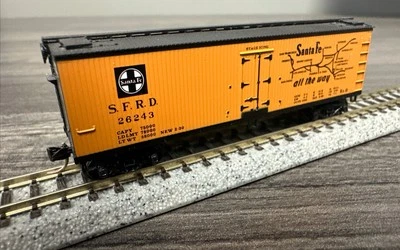 Micro-Trains N Scale 47230 40’ Dbl Sheathed Wood Reefer Santa Fe NIB - Image 1 of 4