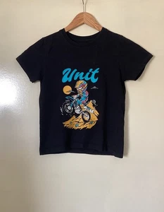 BOYS UNIT BLACK COTTON TEE SIZE 6 - Picture 1 of 5