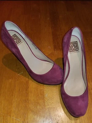 "Tacones de plataforma de gamuza ciruela Pour La Victoire talla 9,5 B para mujer plataforma de 5""". Usado en excelente estado Foto 1 de 4