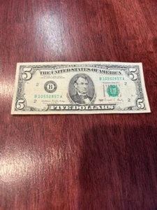 1988 Five Dollar Bill $5 B10552857A - Picture 1 of 2