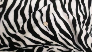 Tessuto in pile polare stampa animale antipillo - stampa zebra - GRATIS UK P&P - Foto 1 di 1