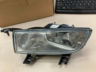 FOG LIGHT LEFT FRONT SAAB 9-3 PART# 5333794 N.O.S. - Image 1 of 4