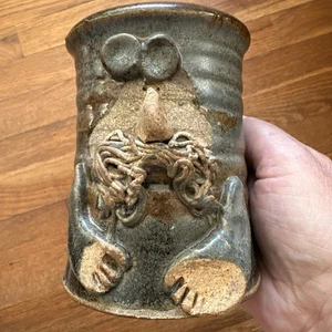 Taza bigote hecha a mano hombre cara divertida gres cerámica 3D vintage años 70 - Imagen 1 de 7