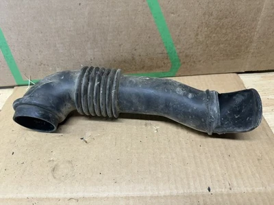 Toyota 84-88 пикап 4Runner 17882-89107 воздухозаборник шланг б/у - Изображение 1 из 4