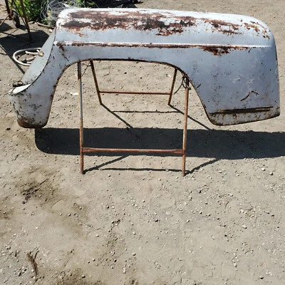 1957 International Harvester 3/4-Ton 4x4 Rear  LH-Driver Side Fender. Used Ad#34 Foto 1 de 4