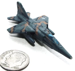 Small Micro Machine French Mirage F-1 Kampfjet Flugzeug grau-schwarz-braun tarnfarben - Bild 1 von 5