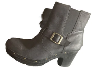 Clarks Black Leather Studded Ankle Booties Sz 8.5M EUC - Picture 1 of 11