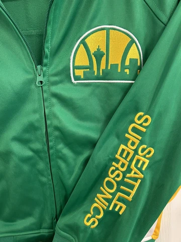 Seattle Supersonics Youth Jacket New Without Tags - Size Small Cover