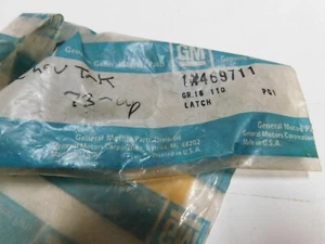 469711 1979-81 CHEV TRK G10,20,30 GLOVE BOX DOOR CATCH - Picture 1 of 2