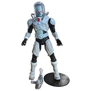 McFarlane DC Multiverse Mr. Freeze Victor Fries 7-in Figure Freeze Gun, DC Stand - Picture 1 of 7