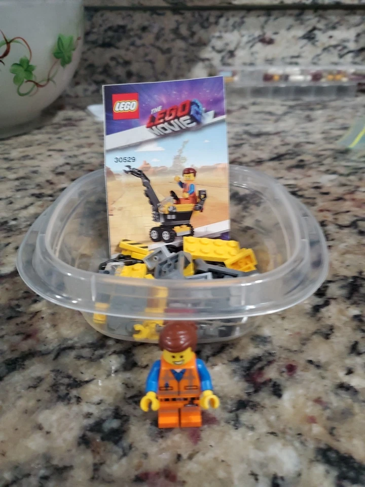 LEGO LEGO Movie 2 Mini Master-Building Emmet #30529 Playset 100% COMPLETE Set - Image 1 of 1