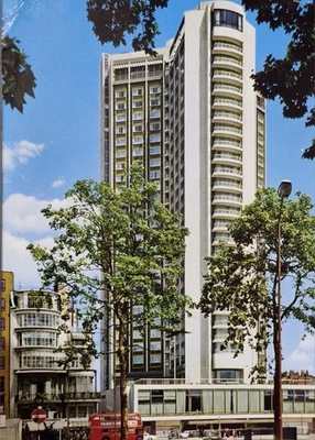 London Hilton Hotel 1st Skyscraper To Be Built in London, Vintage Postcard 1967 - Image 1 of 3