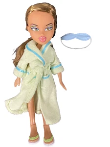 2001 Bratz Stylin Salon N Spa Dana Doll w/ Original Robe + Green Slippers, RARE! - Picture 1 of 6