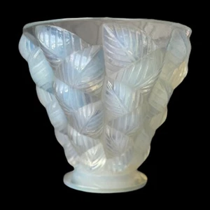Lalique Moissac Vase – Frosted Opalescent Crystal, Signed France - Picture 1 of 4