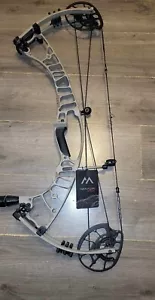 new HOYT PRO VTM33 BOW 26-31" RIGHT HAND 70LBS TAN - Picture 1 of 3