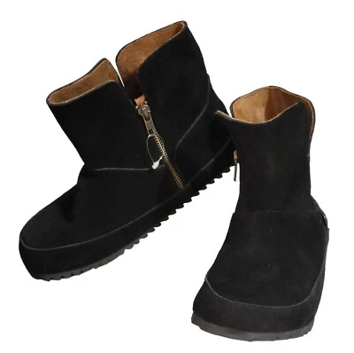 Bearpaw Boots Ankle Booties Women's Size 7 M Black Suede Side Zipper Non Slip - Image 1 of 4