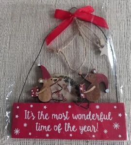 Sass & Belle Frohe Weihnachten festliche Mäuse austauschende Geschenke hängende Plakette.  - Bild 1 von 2