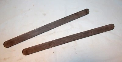 66 Oldsmobile Toronado parachoques delantero plástico negro molduras insertos Foto 1 de 4