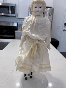 Antike Porzellan Porzellan Kopf, Arme und Beine Original Seidenkleidung - Bild 1 von 11